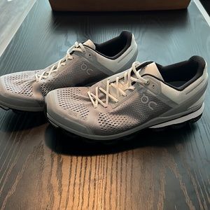 Mens ON cloud surfer running shoes